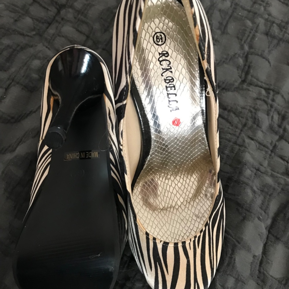Heels - Picture 2 of 4